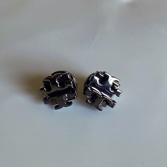 Tory Burch Classic Logo
Stud Earrings - Picture 1 of 4